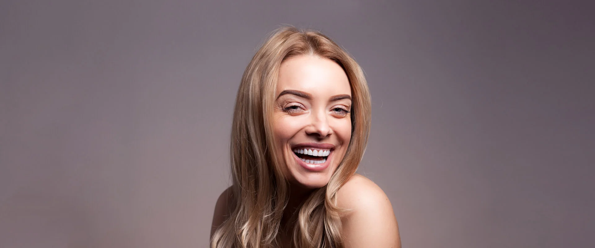 smiling women showing her teeth